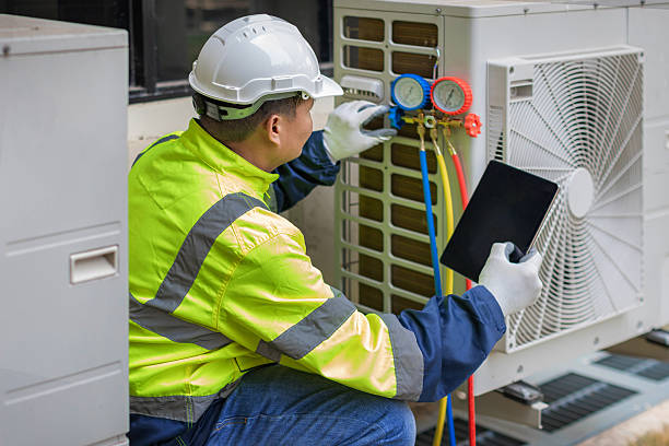 Professional Hvac technician working in Milford, DE